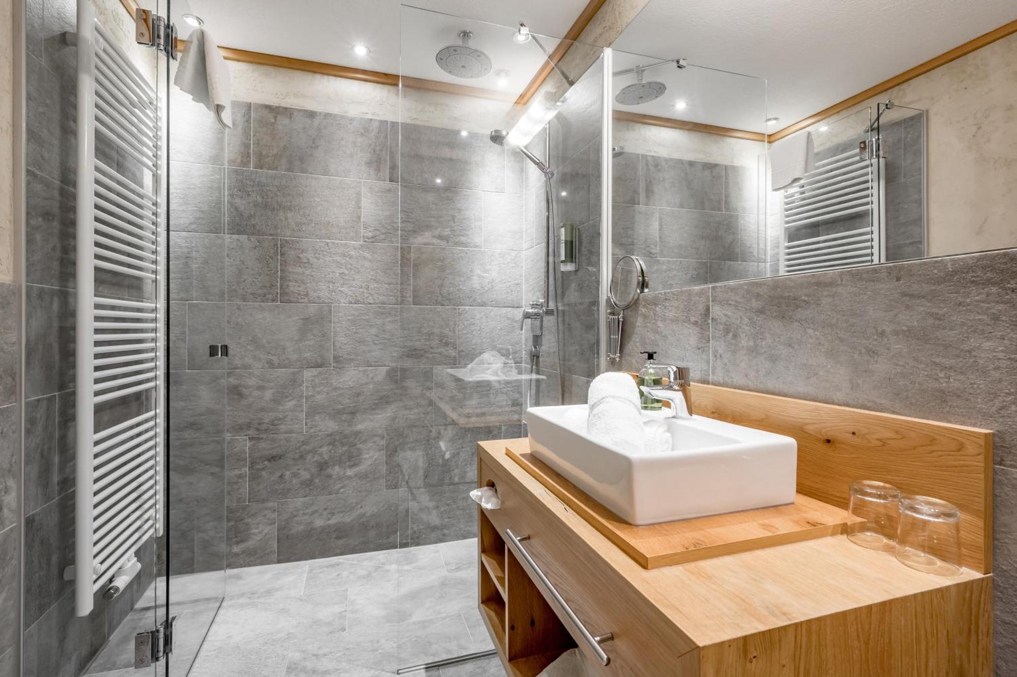 Tilia Living - B&B Mit Dem Komfort Eines Kleinen, Feinen Hotels Ried im Oberinntal Exteriör bild