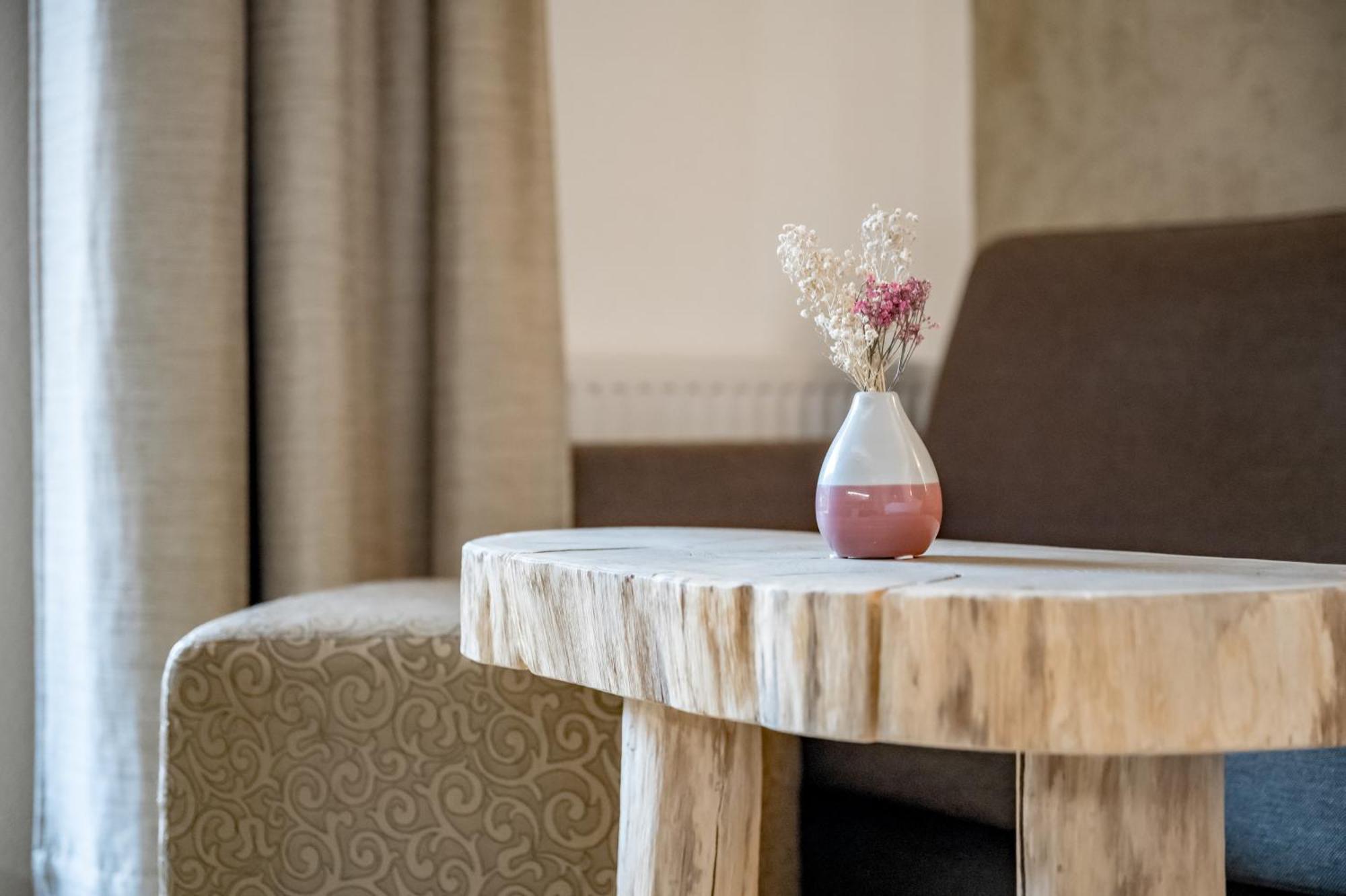 Tilia Living - B&B Mit Dem Komfort Eines Kleinen, Feinen Hotels Ried im Oberinntal Exteriör bild